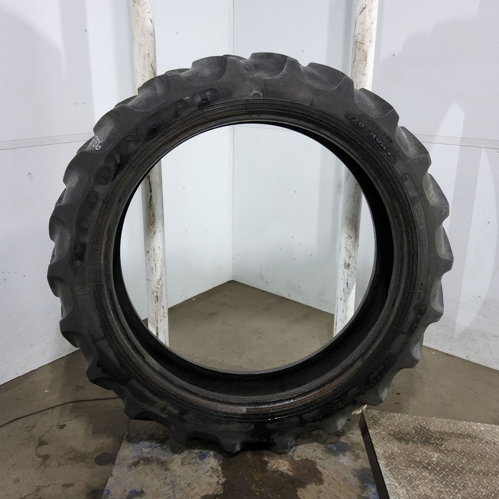 320/80R42 Goodyear Farm DT800 Super Traction R-1W 141A8 45%