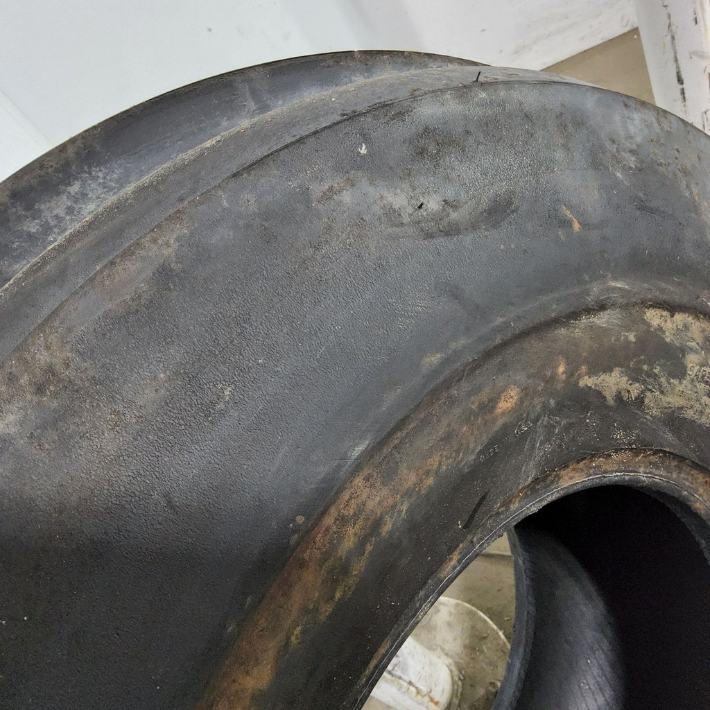 11.00-16 Super Hi-Rib F-2 D (8 Ply), 85%