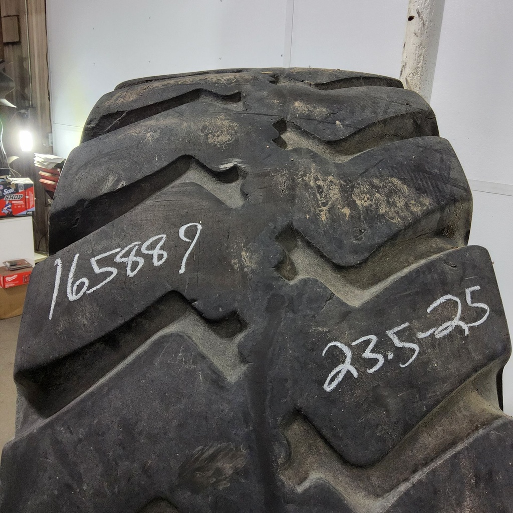 23.5-25 Firestone Super Rock Grip Deep Tread L-4 H (16 Ply), 35%