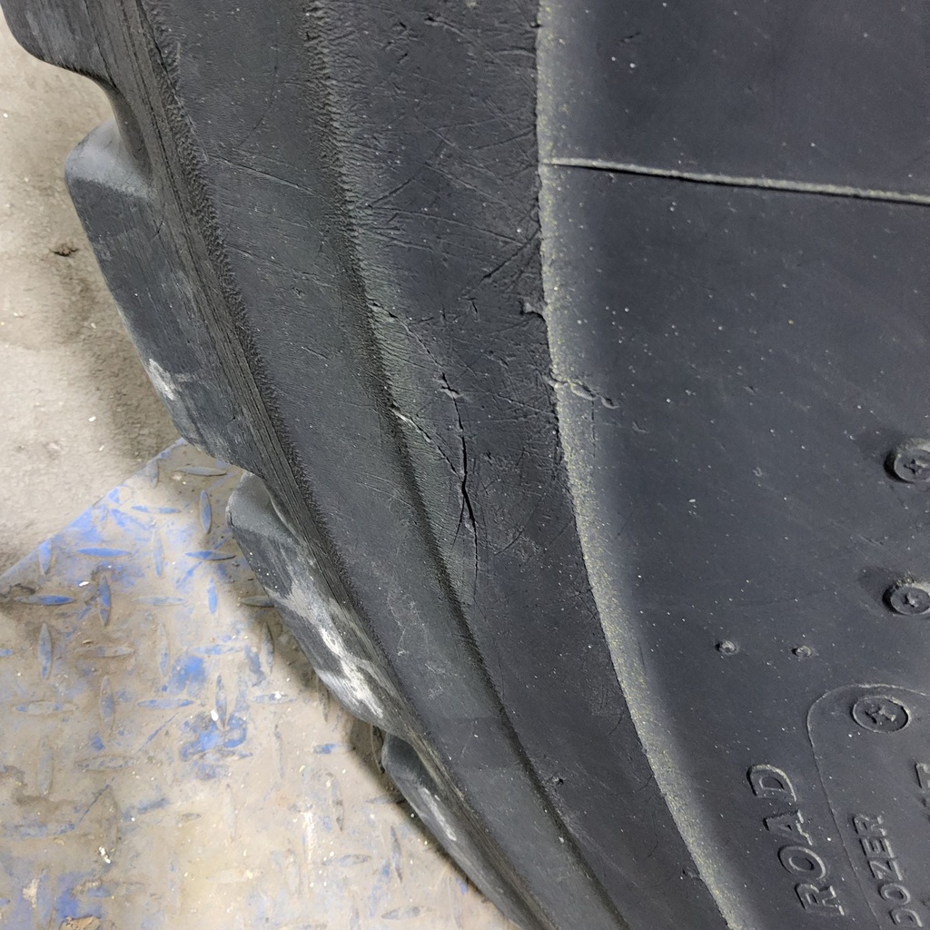 20.5R25 Bridgestone VMT V-Steel M-Traction L-3 D (8 Ply), 60%