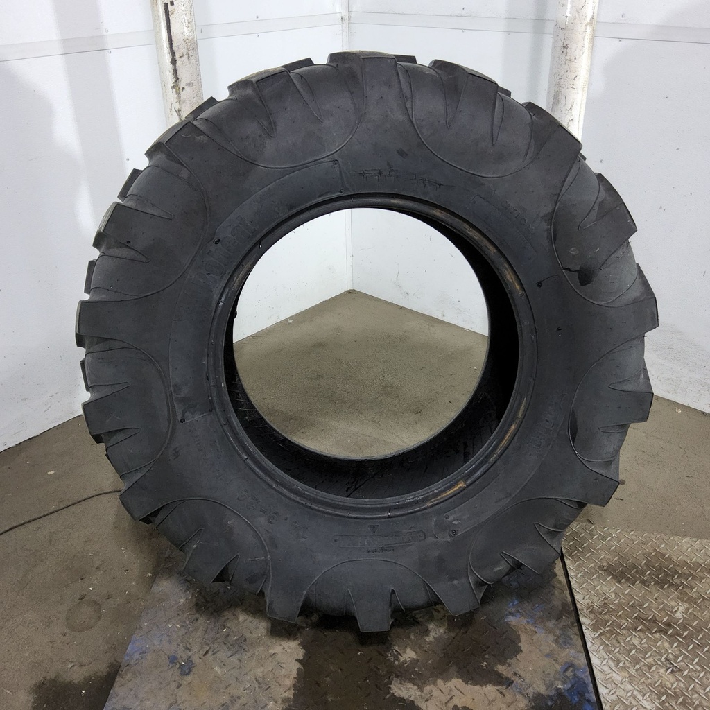 14.9-24 Bobcat R-4 D (8 Ply), 55%