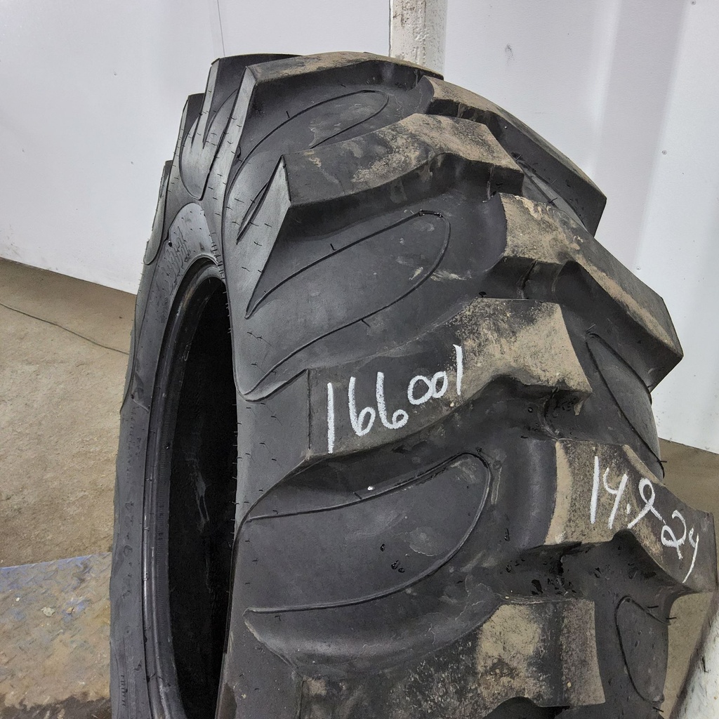 14.9-24 Bobcat R-4 D (8 Ply), 55%