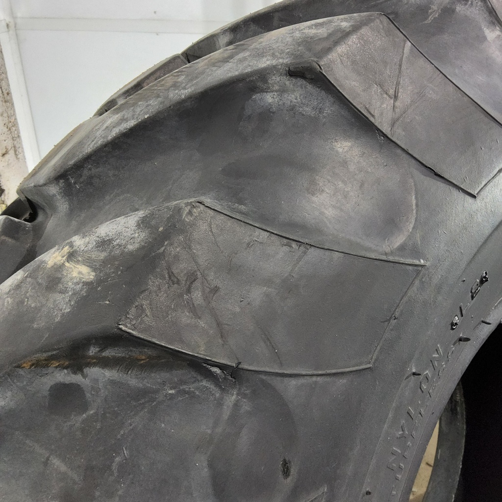 20.5-25 Galaxy Power Traction Grader-Loader L-2 H (16 Ply), 90%