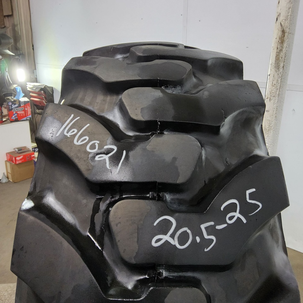 20.5-25 American OTR Earth Mover Traction E-2/G-2/L-2 F (12 Ply), 90%