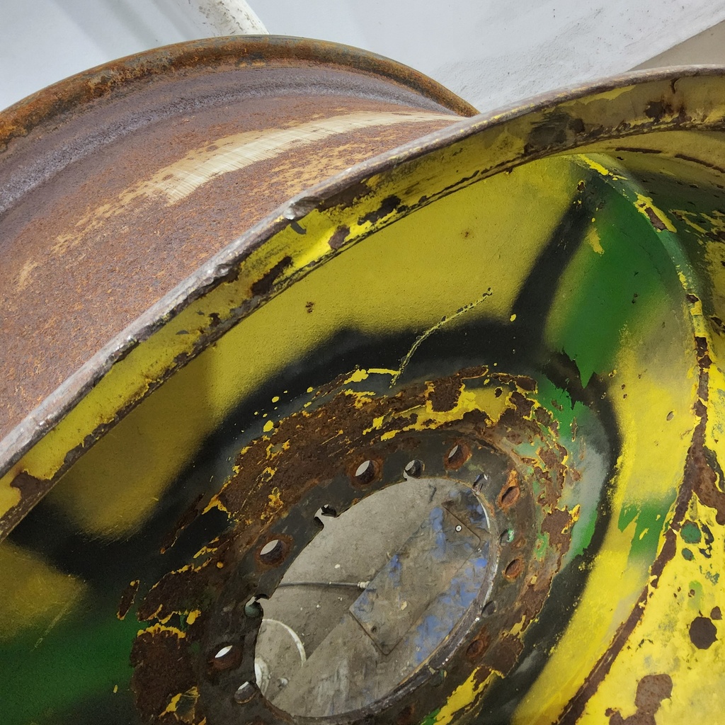 18"W x 38"D, John Deere Yellow 10-Hole Flat Plate Sprayer , -0.38" Offset