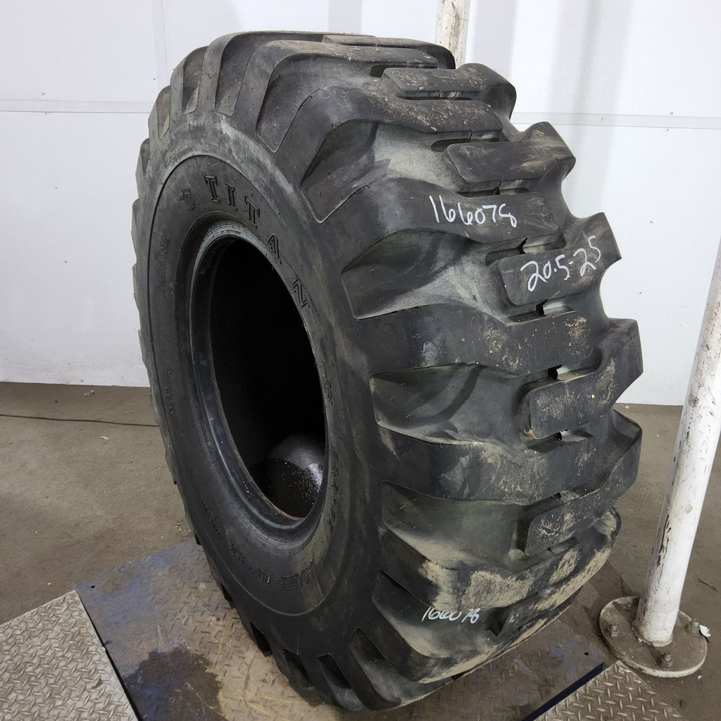 20.5-25 Titan OTR Loader Dozer II L-2 F (12 Ply), 90%