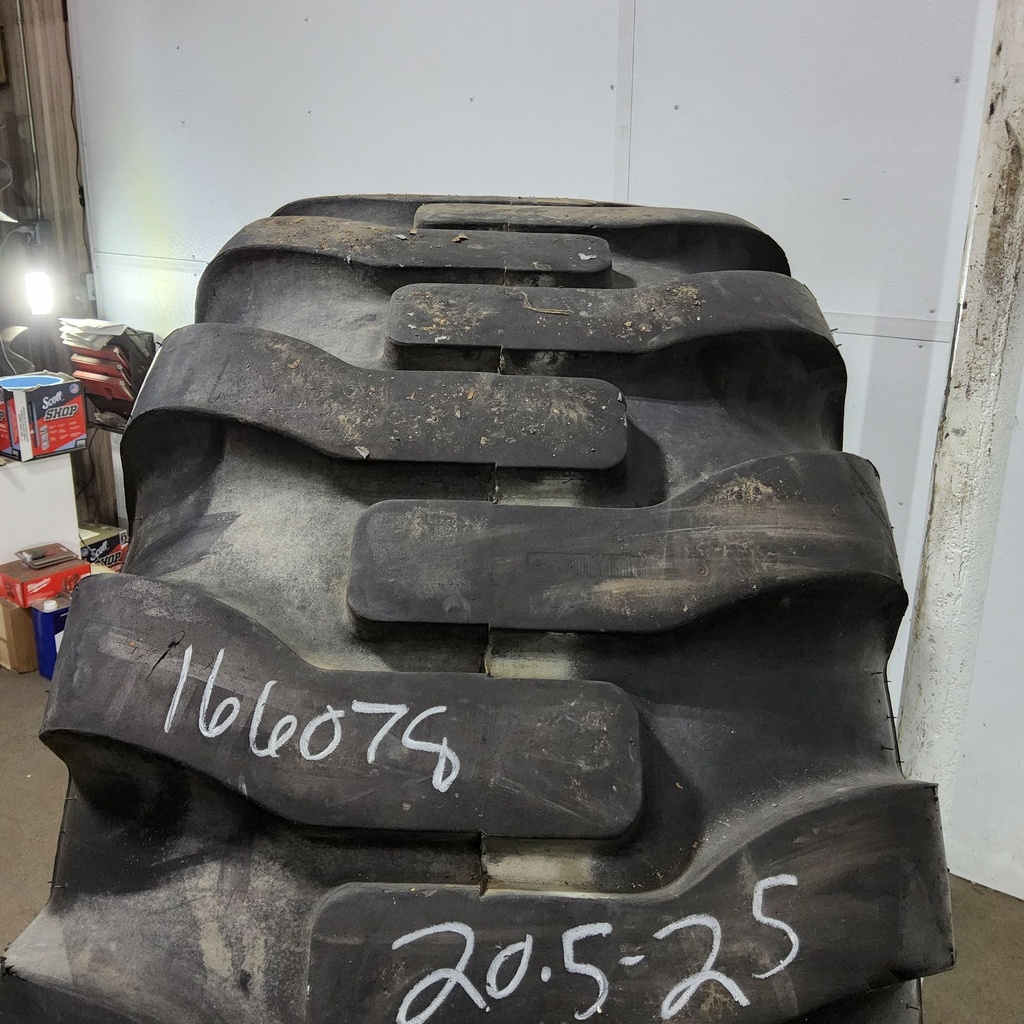 20.5-25 Titan OTR Loader Dozer II L-2 F (12 Ply), 90%