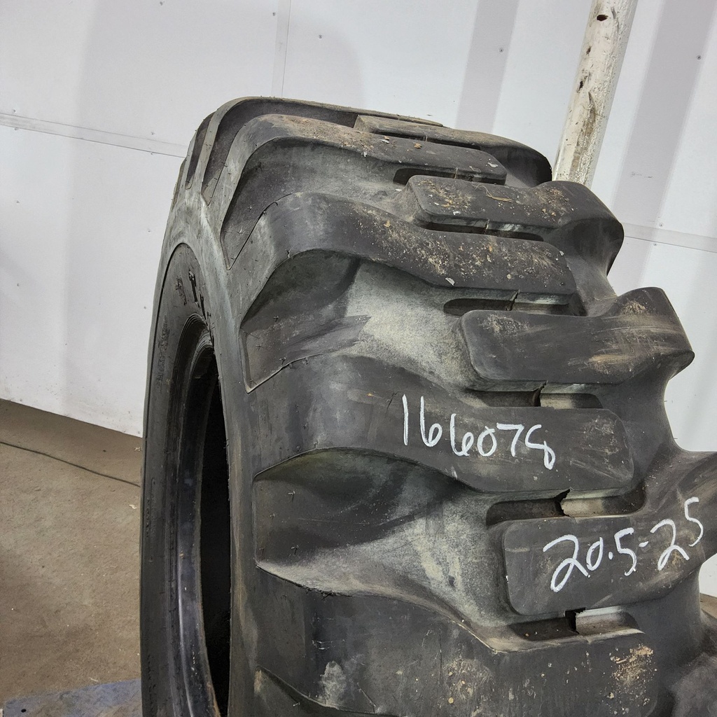 20.5-25 Titan OTR Loader Dozer II L-2 F (12 Ply), 90%