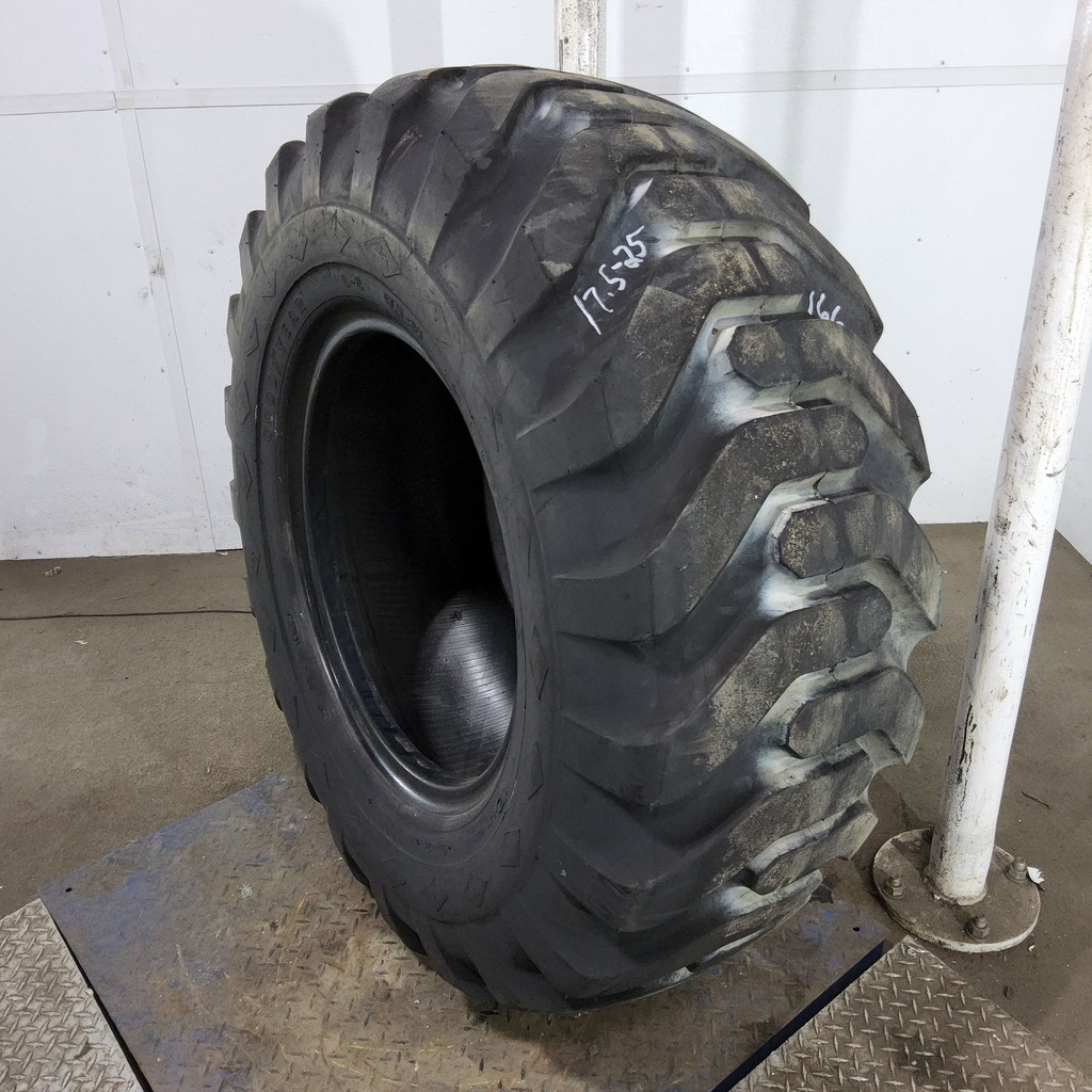 17.5-25 Goodyear Farm SGL D/L-2A E-2/G-2/L-2 F (12 Ply), 90%