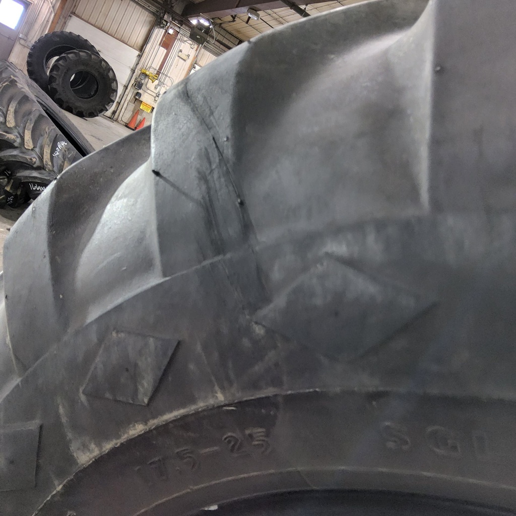 17.5-25 Goodyear Farm SGL D/L-2A E-2/G-2/L-2 F (12 Ply), 90%