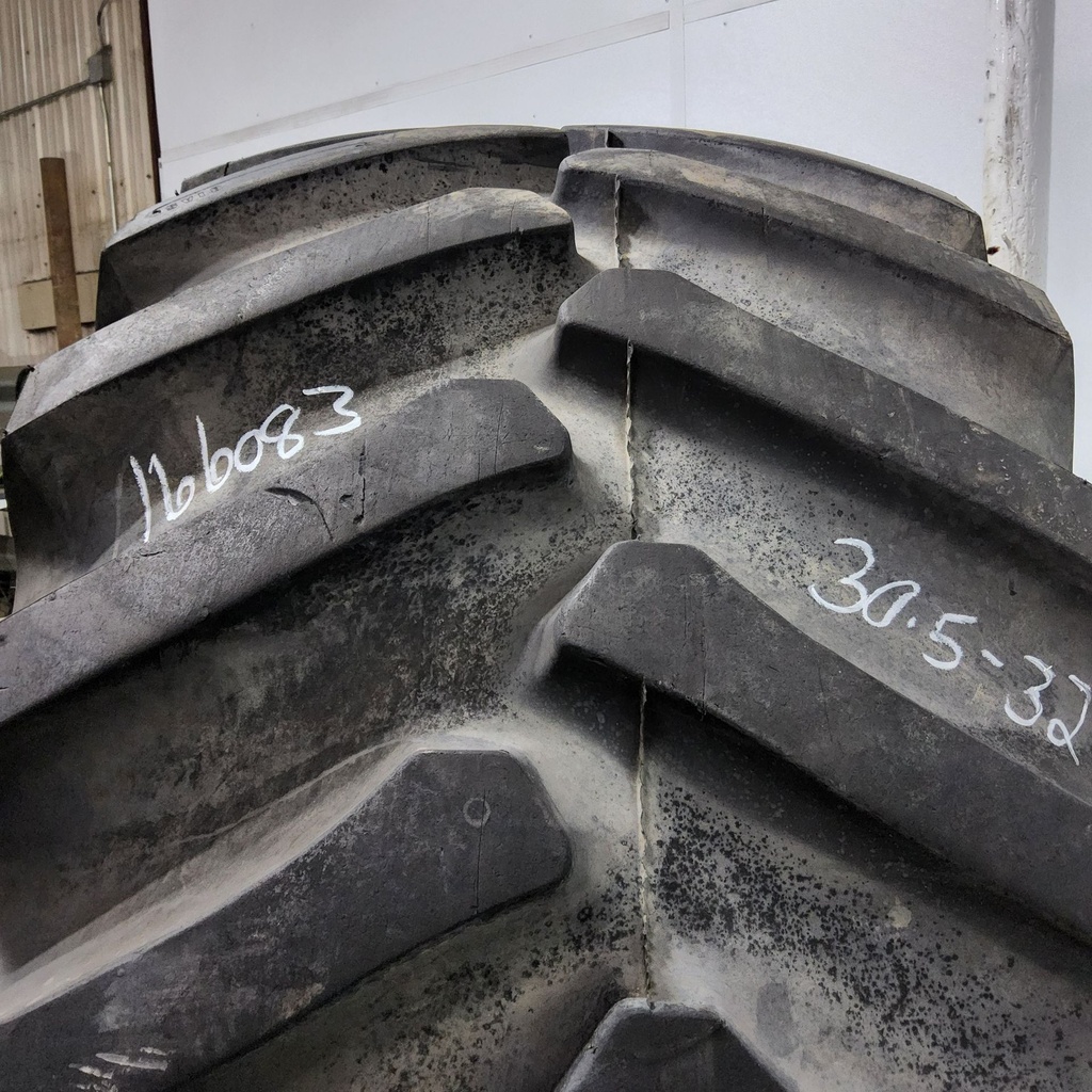 30.5L-32 Firestone Super All Traction 23 R-1 G (14 Ply), 90%