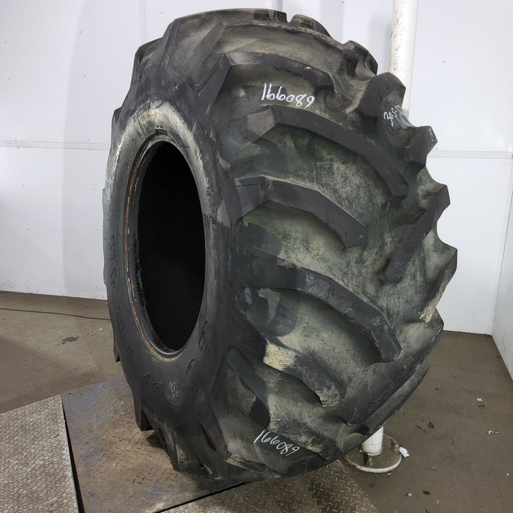 30.5L-32 Goodyear Farm Dyna Torque R-1 E (10 Ply), 90%