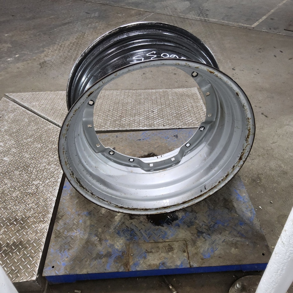 15"W x 30"D, Case IH Silver Mist 8-Hole Waffle Wheel (Groups of 2 Bolts)