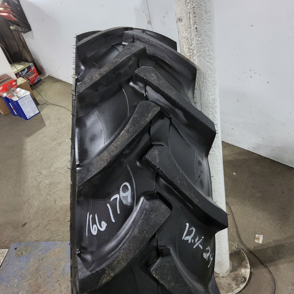 12.4-24 Galaxy Agri-Trac II R-1 D (8 Ply), 90%