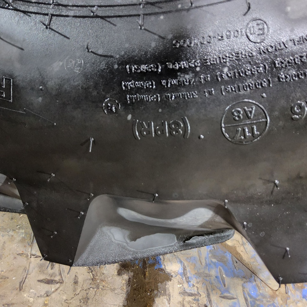 12.4-24 Galaxy Agri-Trac II R-1 D (8 Ply), 90%