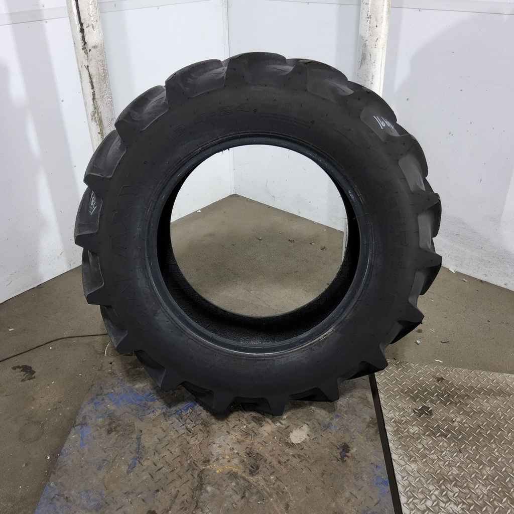 12.4-24 Galaxy Agri-Trac II R-1 D (8 Ply), 90%