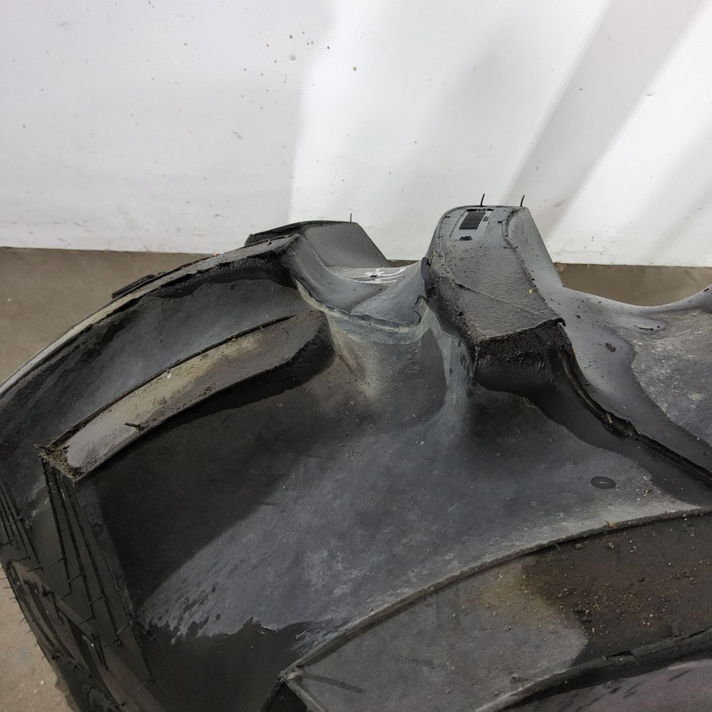 12.4-24 Titan Farm Hi Traction Lug R-1 D (8 Ply), 95%