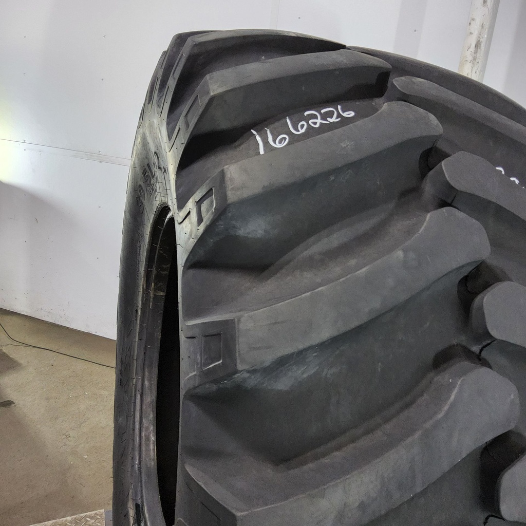 30.5L-32 Galaxy Combine Star R-1 J (18 Ply), 90%