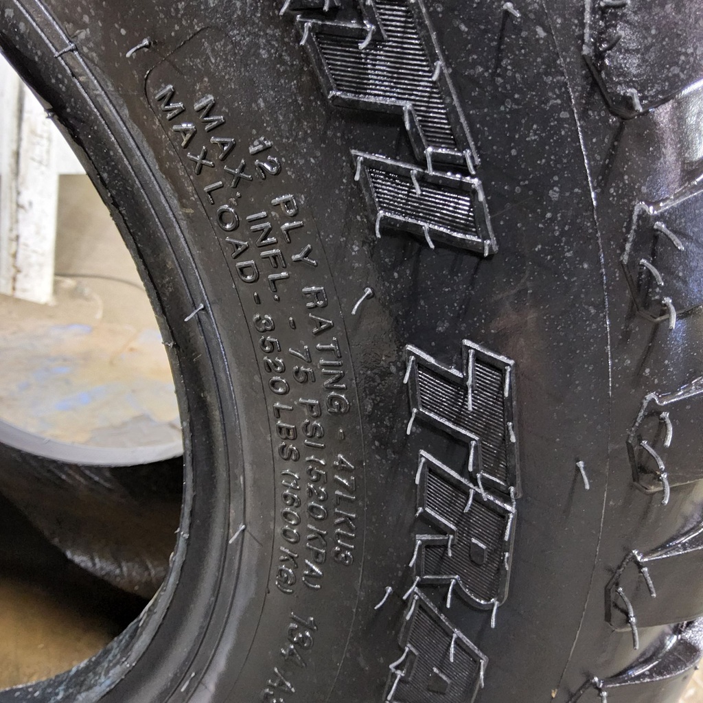 31x13.50-15NHS Titan Farm Multi Trac C/S HF-1 F (12 Ply), 99%