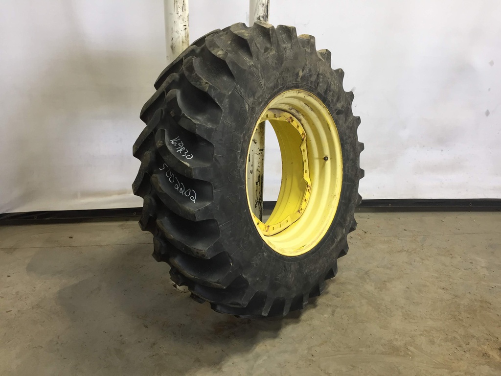 420/90R30 Firestone Radial All Traction FWD R-1 on John Deere Yellow 12-Hole Waffle Wheel (Groups of 3 bolts) 60%