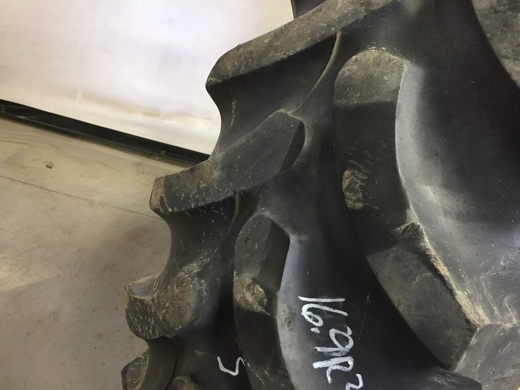 420/90R30 Firestone Radial All Traction FWD R-1 on John Deere Yellow 12-Hole Waffle Wheel (Groups of 3 bolts) 60%
