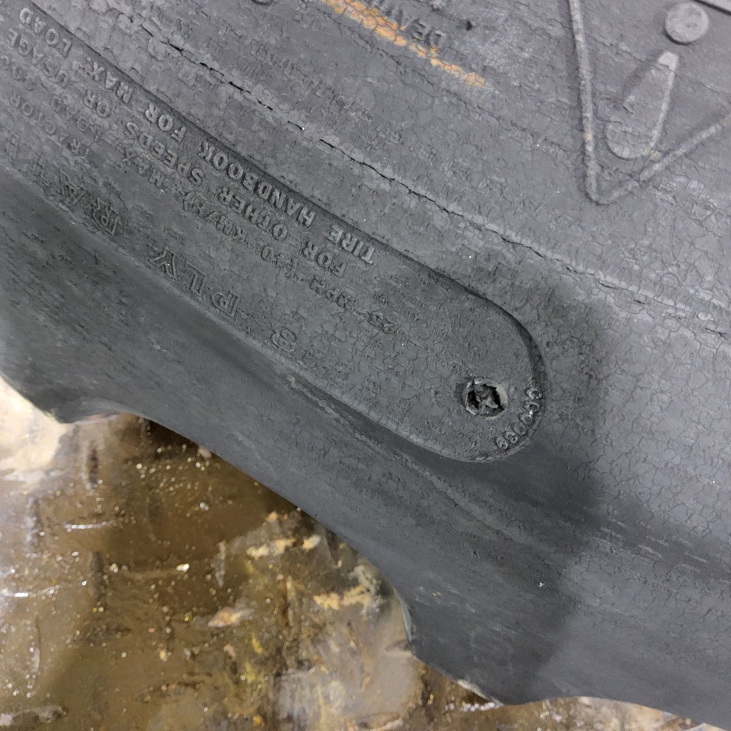 14.9-24 Goodyear Farm Dura Torque R-1 D (8 Ply), 85%