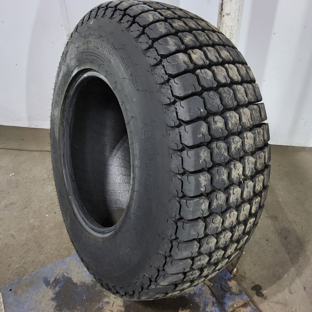 17.5L-24 Galaxy Mighty Mow R-3 D (8 Ply), 95%