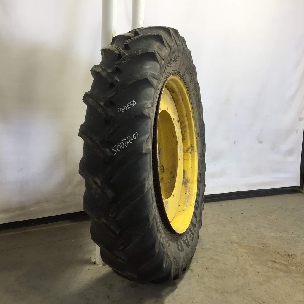 480/95R50 Goodyear Farm DT800 Optitrac R-1W on John Deere Yellow 12-Hole Stub Disc 60%