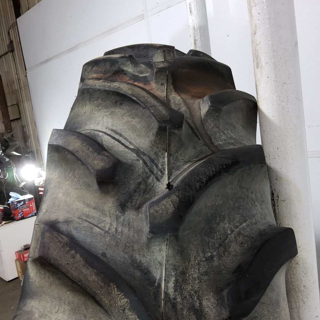 18.4-38 Power Mark L/S Rear Trac R-1 D (8 Ply), 80%