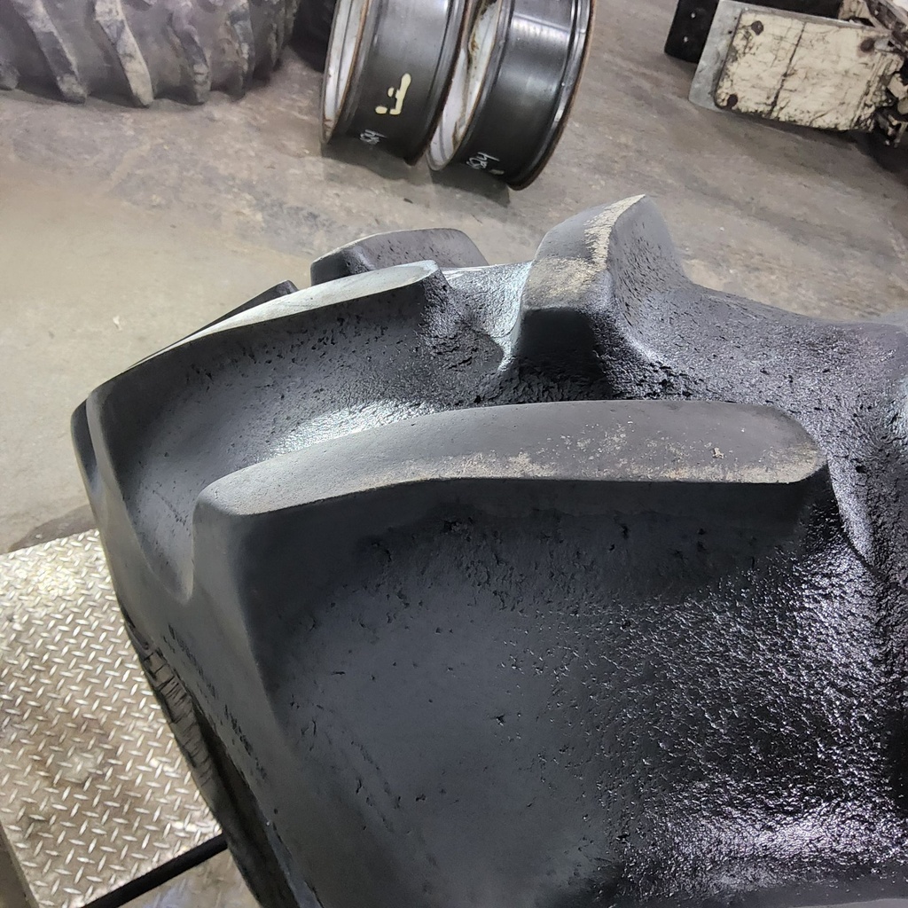 380/85R34 Goodyear Farm DT800 Super Traction R-1W 137B 45%