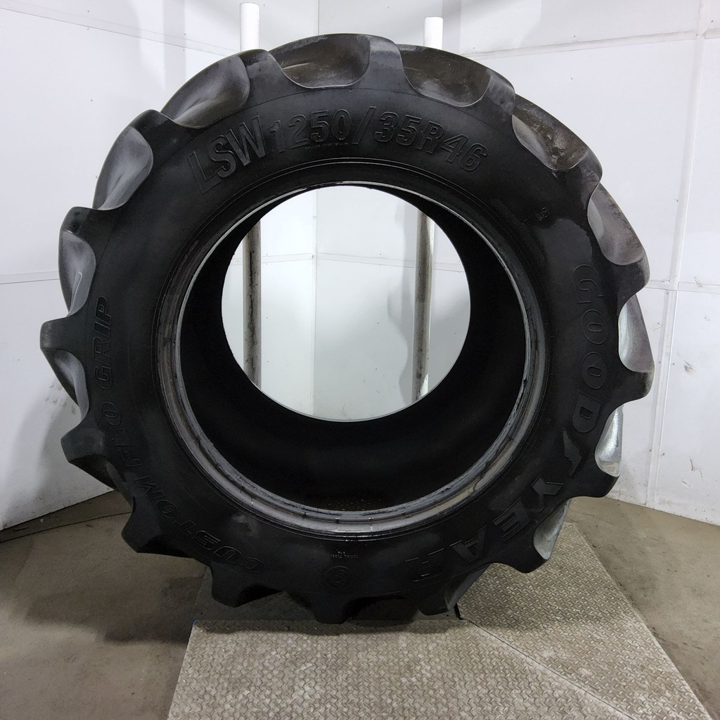 LSW1250/35R46 Goodyear Farm Custom Flo Grip R-2 195B 85%