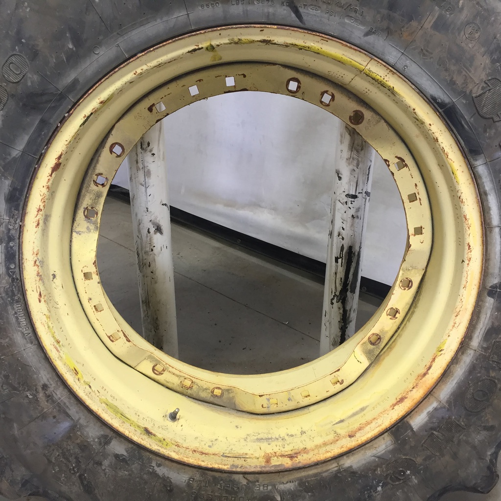 480/70R34 Firestone Radial 9000 R-1W on John Deere Yellow 12-Hole Waffle Wheel (Groups of 3 bolts) 55%