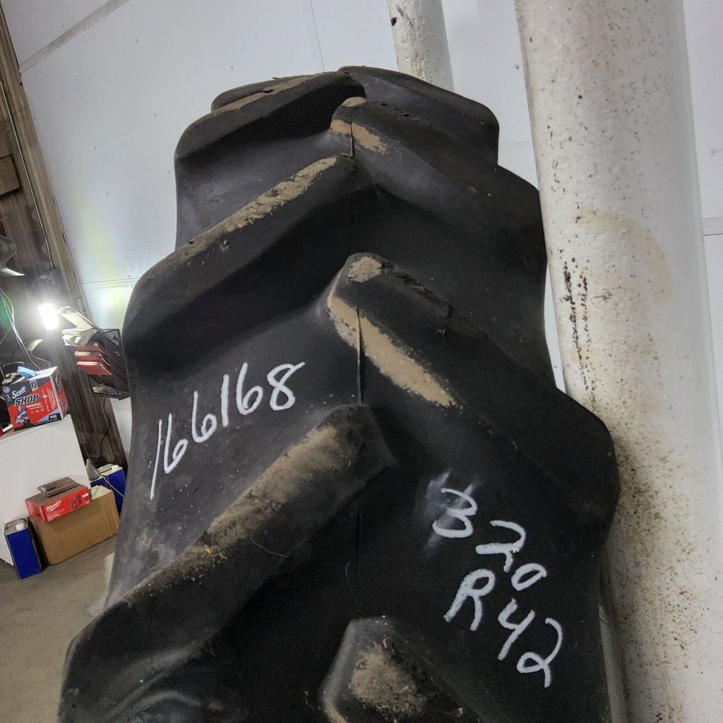 320/80R42 Goodyear Farm DT800 Super Traction R-1W 141A8 60%