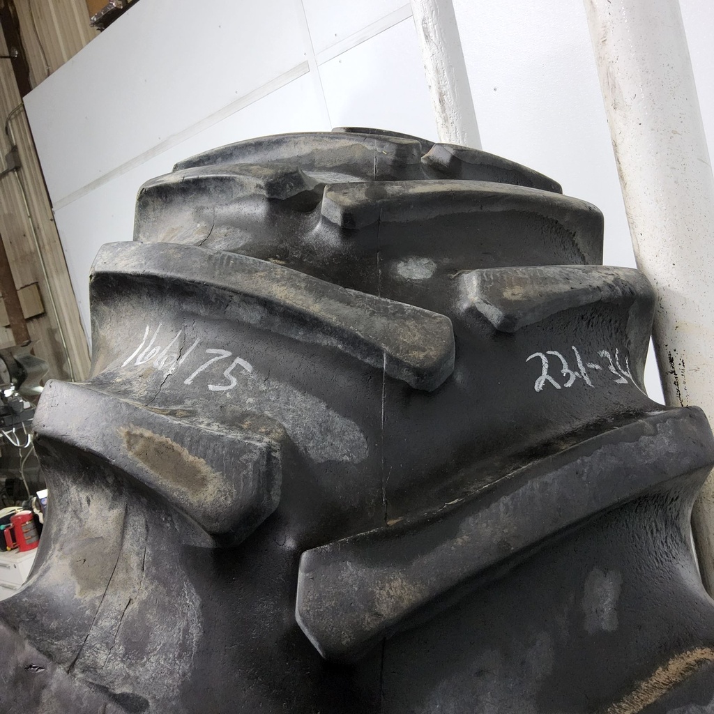 23.1-34 Firestone All Traction 23 R-1 D (8 Ply), 70%