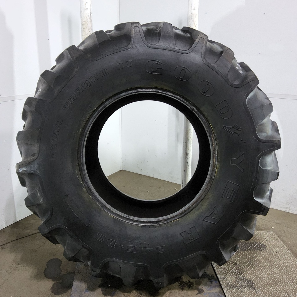 24.5-32 Goodyear Farm Dyna Torque II R-1 E (10 Ply), 55%