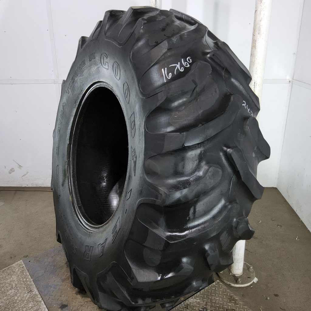 24.5-32 Goodyear Farm Dyna Torque II R-1 E (10 Ply), 55%