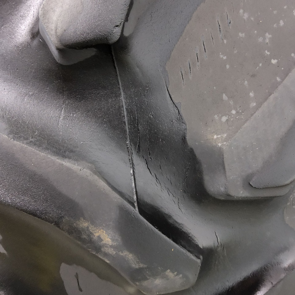 24.5-32 Goodyear Farm Dyna Torque II R-1 E (10 Ply), 55%