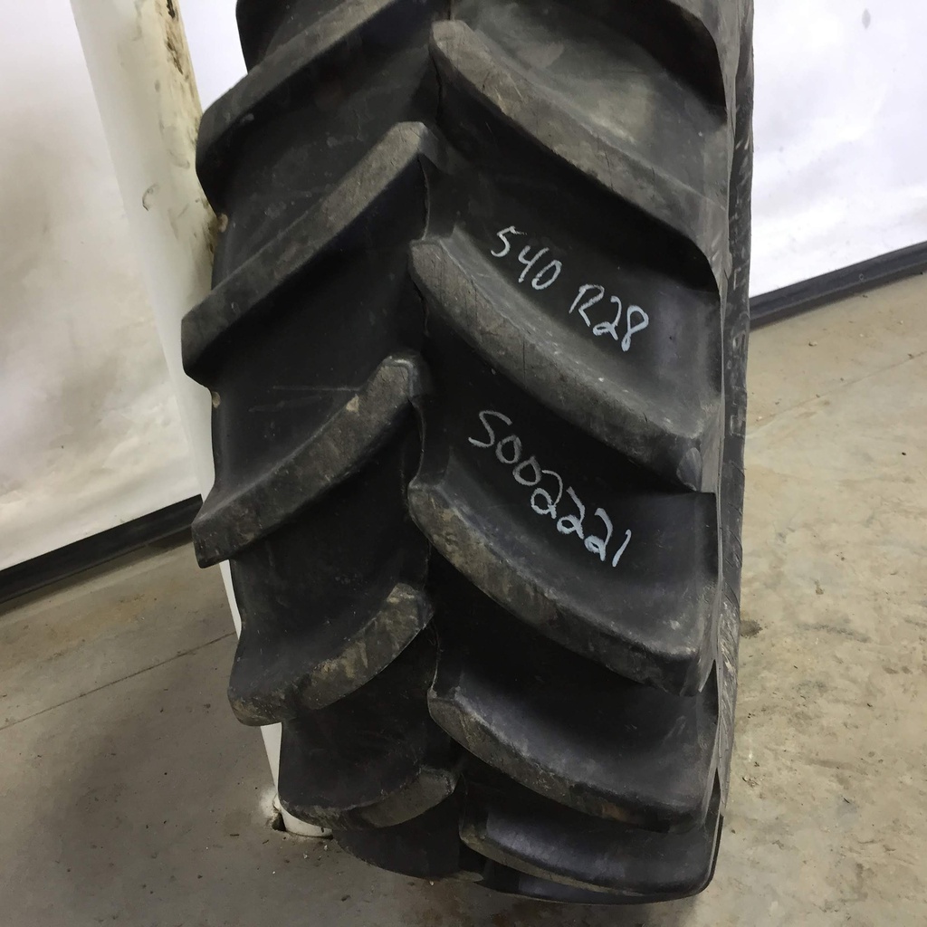 540/65R28 Michelin Multibib R-1W on John Deere Yellow 10-Hole Formed Plate 80%