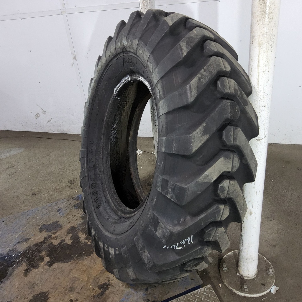 13.00-24 Goodyear SGG-2A Grader G-2 F (12 Ply), 85%