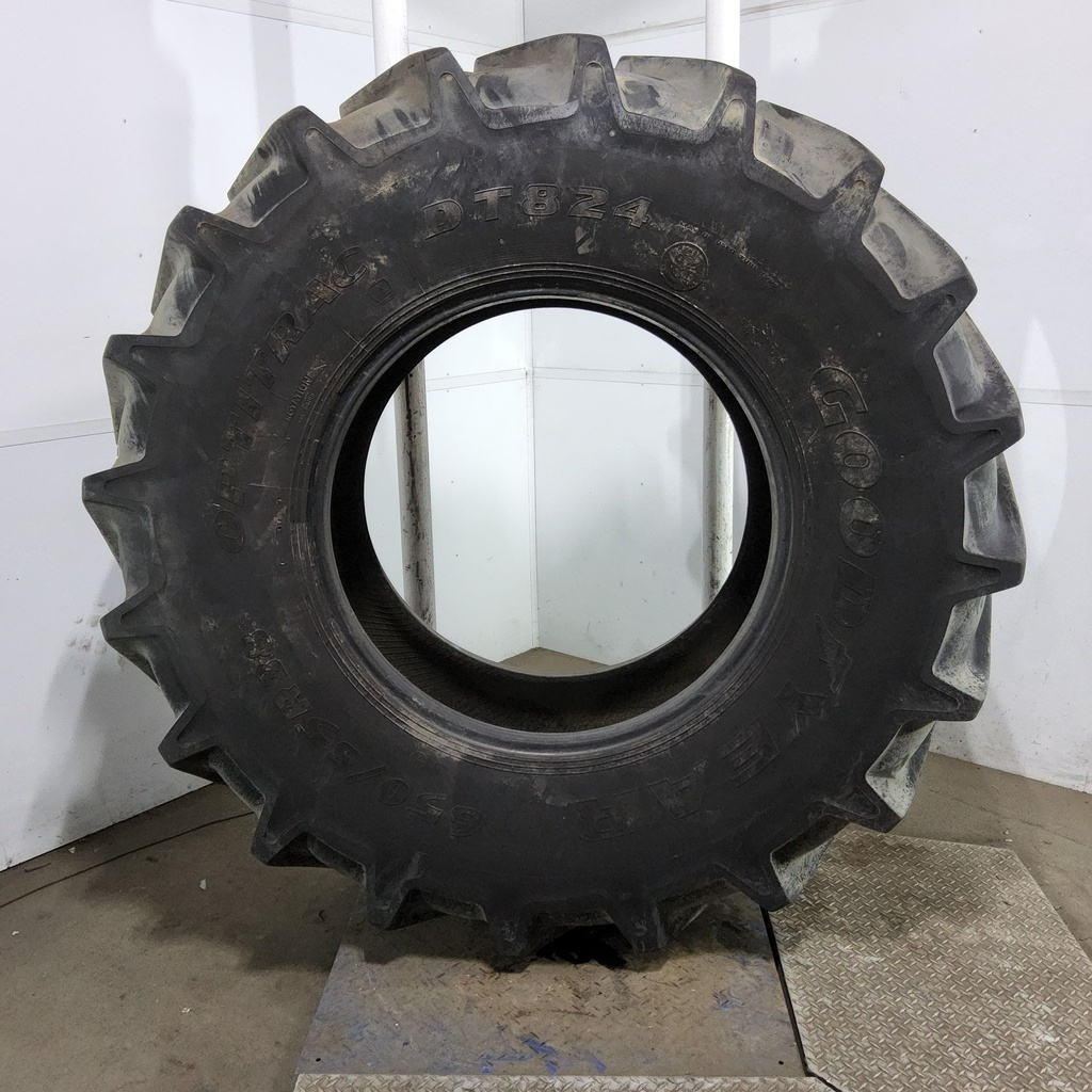 650/85R38 Goodyear Farm DT824 Optitrac R-1W 173A8 90%