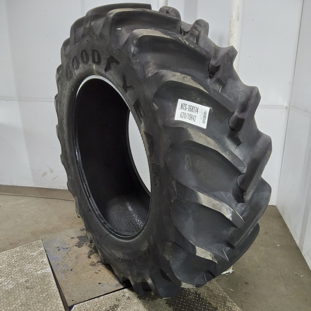 620/70R42 Goodyear Farm DT820 R-1W 160B 85%
