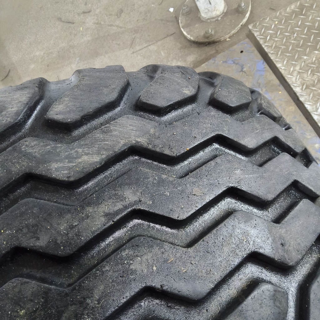 340/55-16 Alliance 327 Farm Pro F-3 F (12 Ply), 133A8 65%