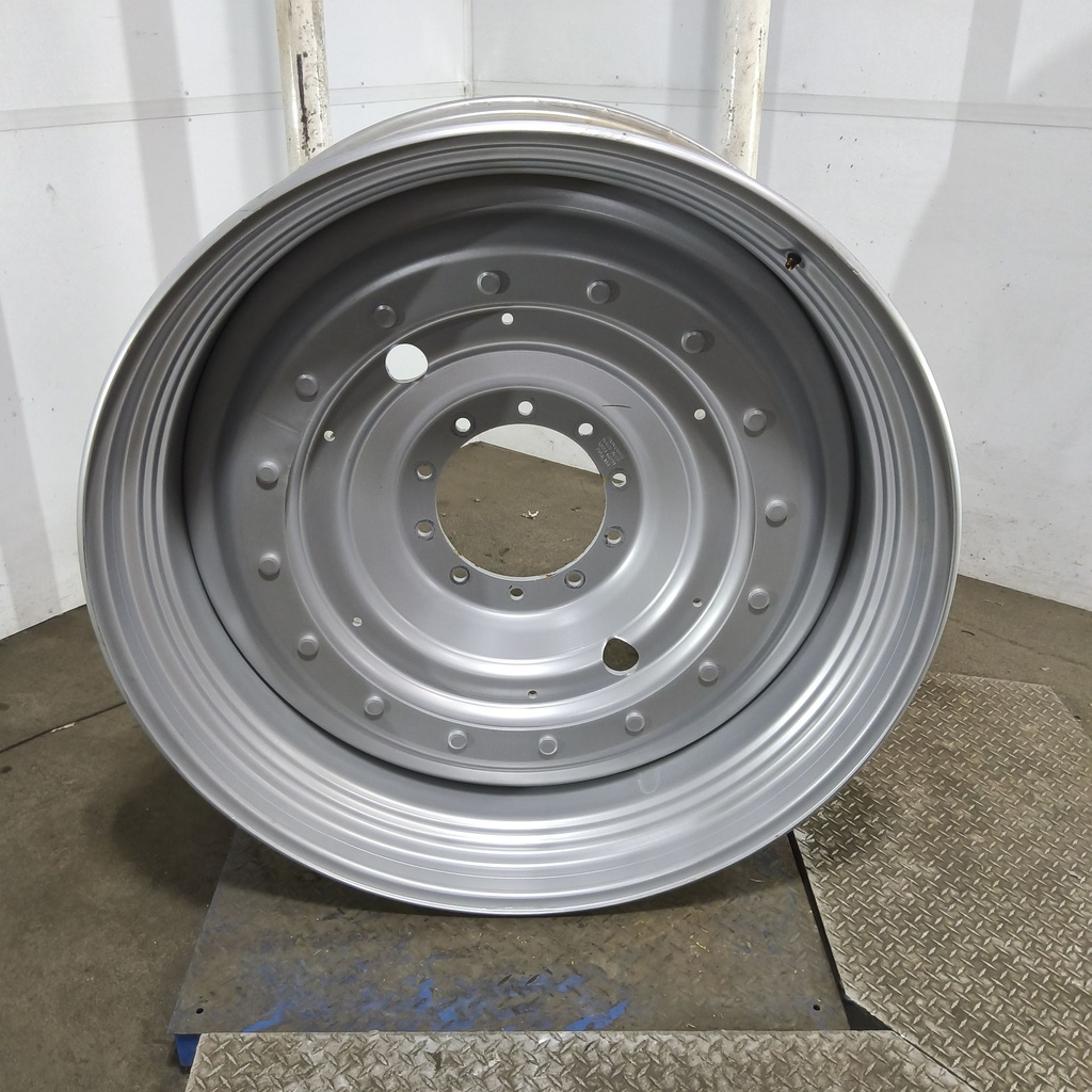 16"W x 46"D, Case IH Silver Mist 16-Hole Stub Disc , 1.5" Offset