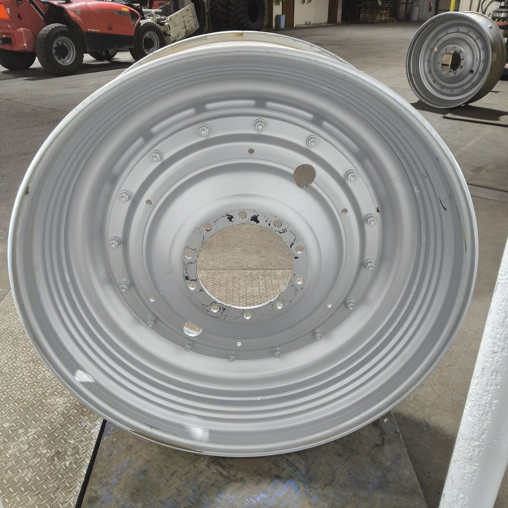 16"W x 46"D, Case IH Silver Mist 16-Hole Stub Disc , 1.5" Offset