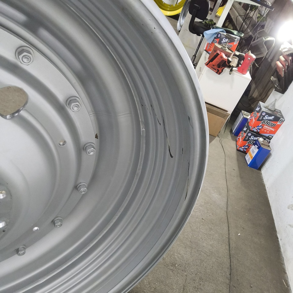 16"W x 46"D, Case IH Silver Mist 16-Hole Stub Disc , 1.5" Offset