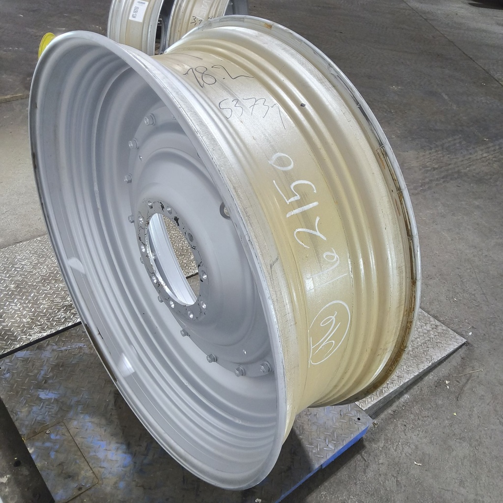 16"W x 46"D, Case IH Silver Mist 16-Hole Stub Disc , 1.5" Offset