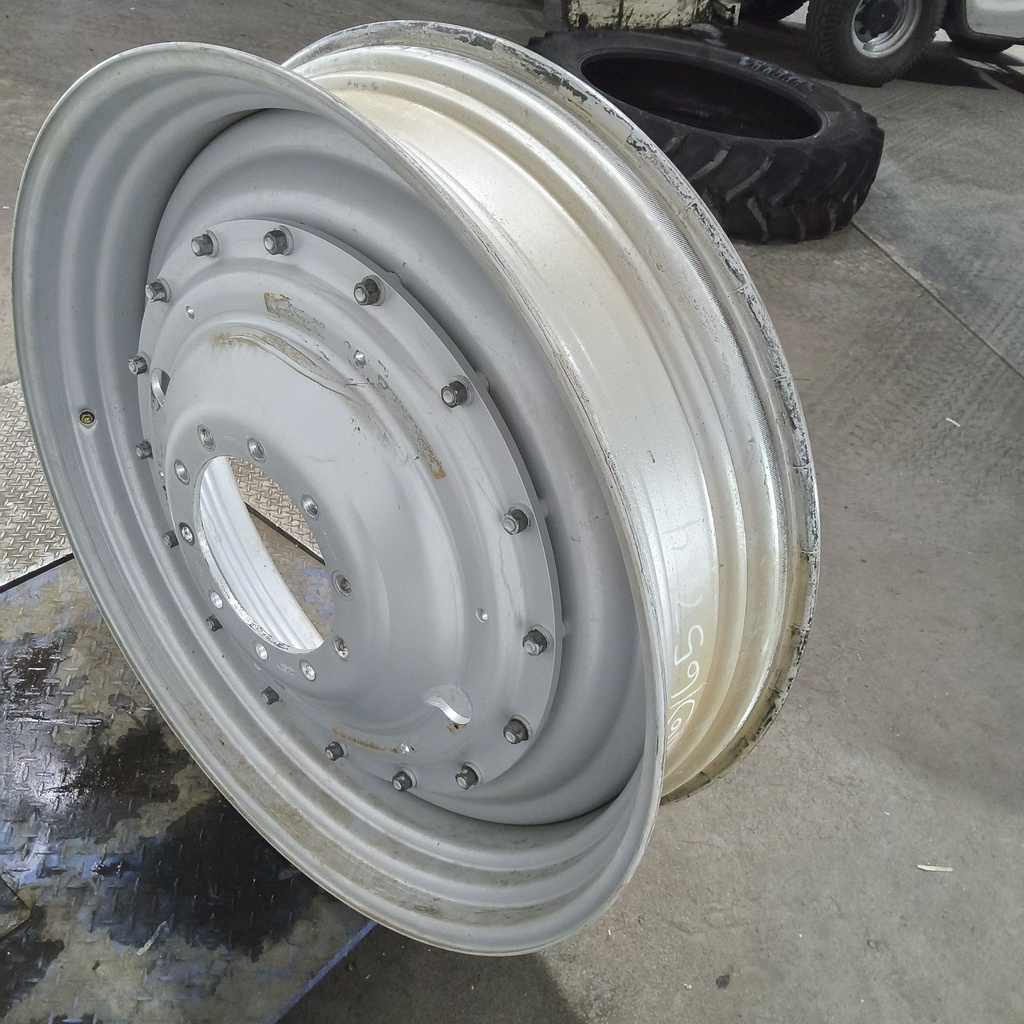 12"W x 46"D, Case IH Silver Mist 16-Hole Stub Disc , 1.56" Offset