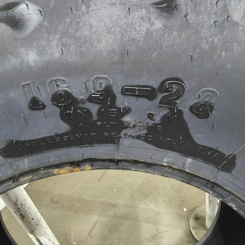 16.9-28 Firestone Super All Traction II 23 R-1 C (6 Ply), 95%