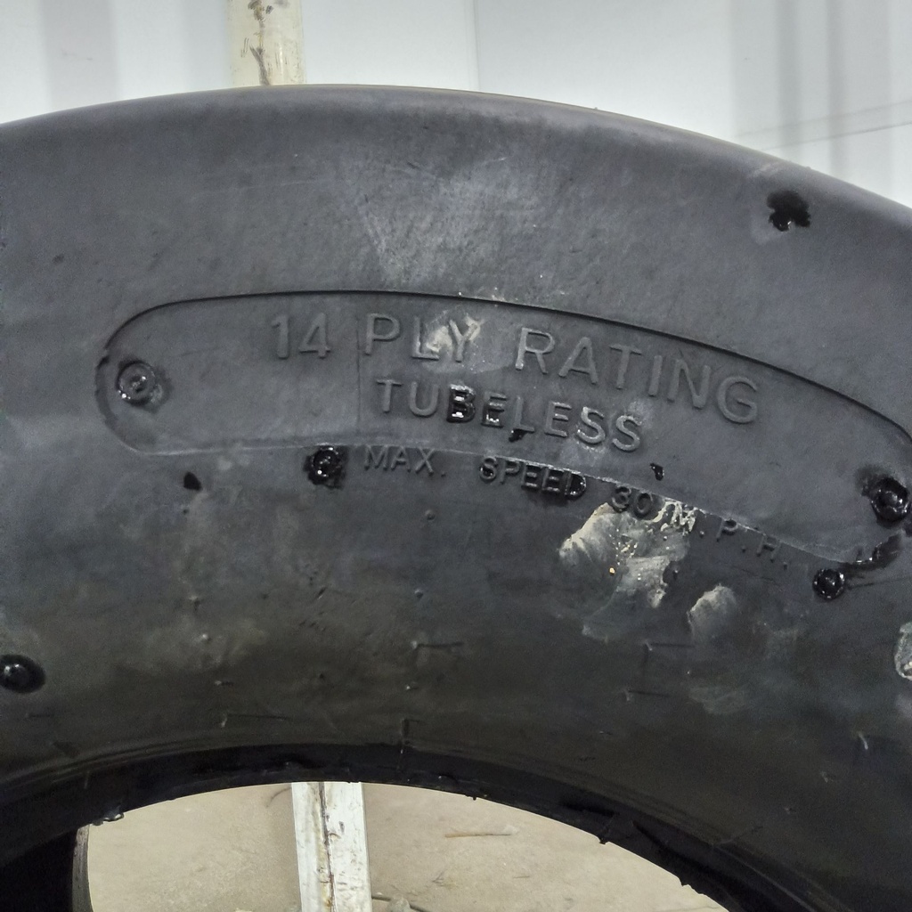 31x13.50-15 Titan Farm Flo-Trac Rib HF-1 G (14 Ply), 80%