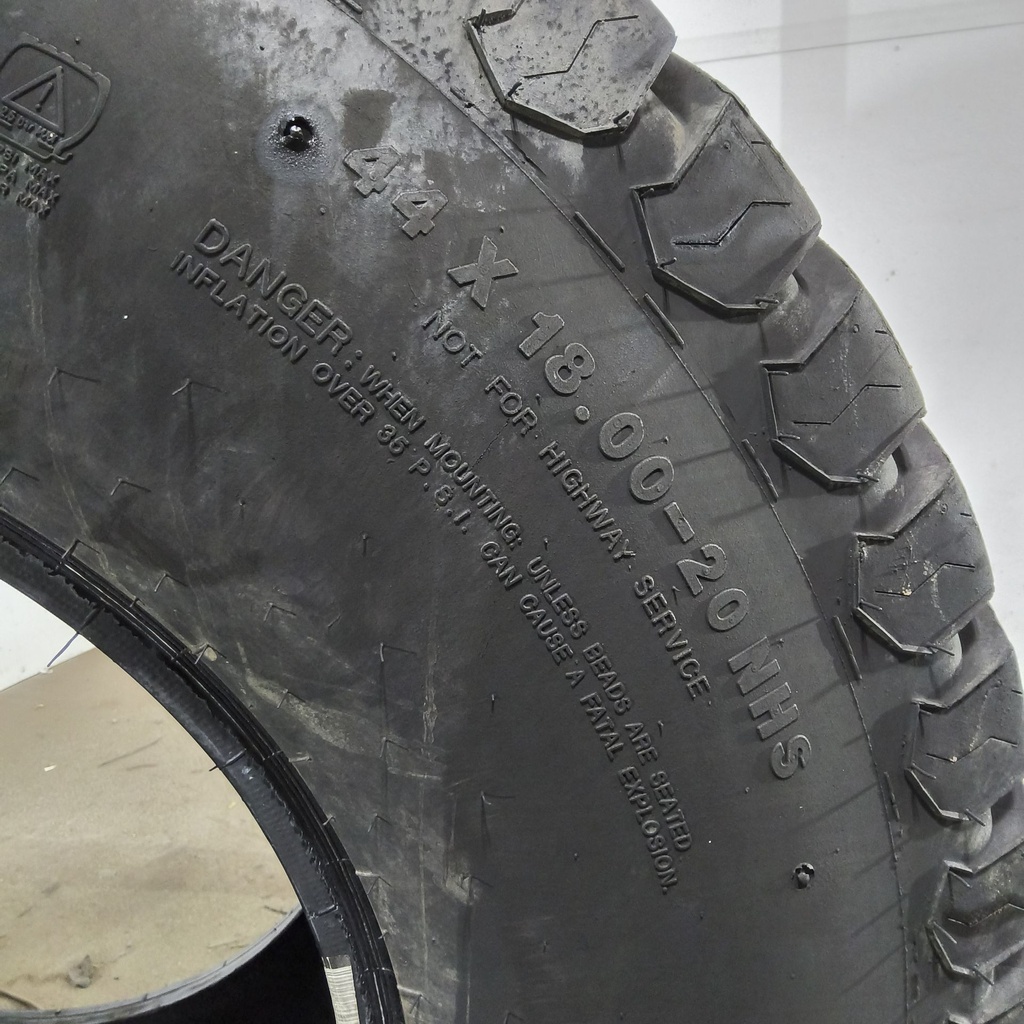 44x18.00-20NHS Titan Farm Multi Trac C/S HF-1 B (4 Ply), 90%